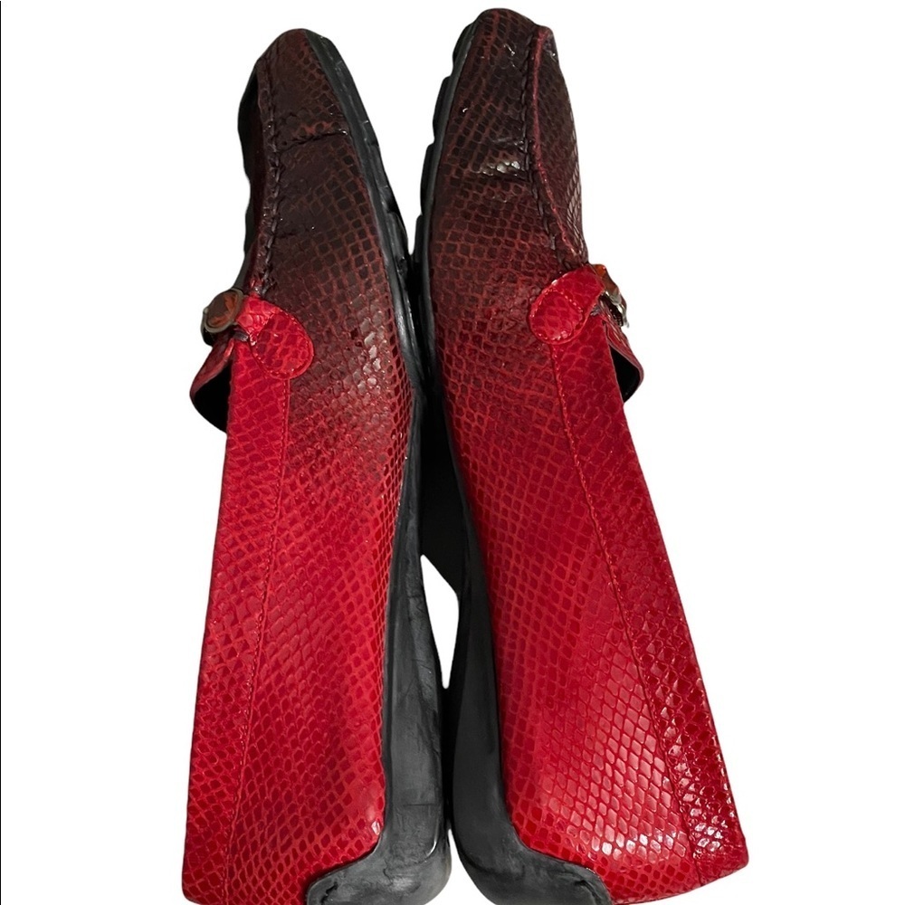 Stuart Weitzman Loafers Snake Skin Pattern Red Ombre bejewelled Sz 8M - Picture 5 of 12